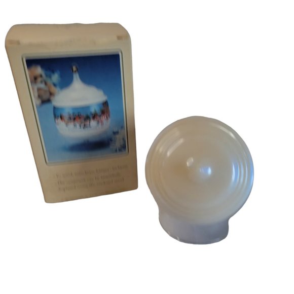 Hallmark Musical Ornament "1984" Babies 1st Christmas playing Toyland Windup - Picture 4 of 4